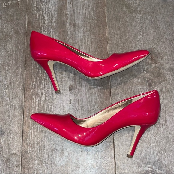 NWOT BCBG PARIS patent leather pumps - Picture 3 of 11